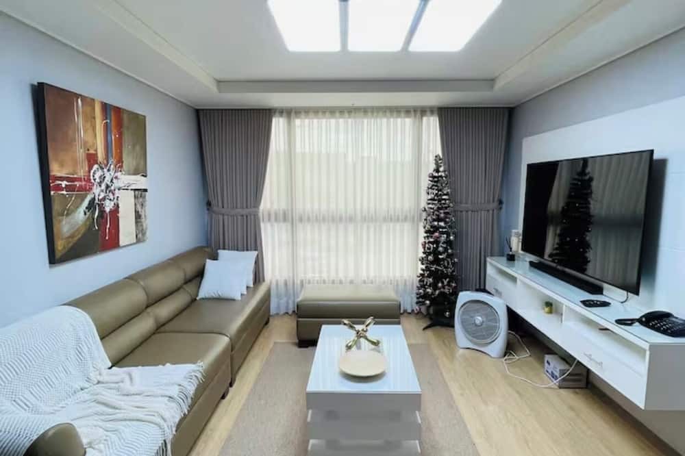 Clark House | 1 fully furnished Spacious Condo in Freeport Zone Pampanga - No Extra Guest Fees
