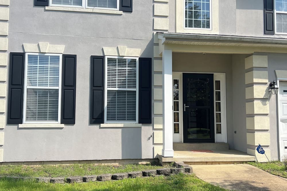 Bennsville House | Charming 4-bedroom house with WiFi, fitness room in superb Waldorf