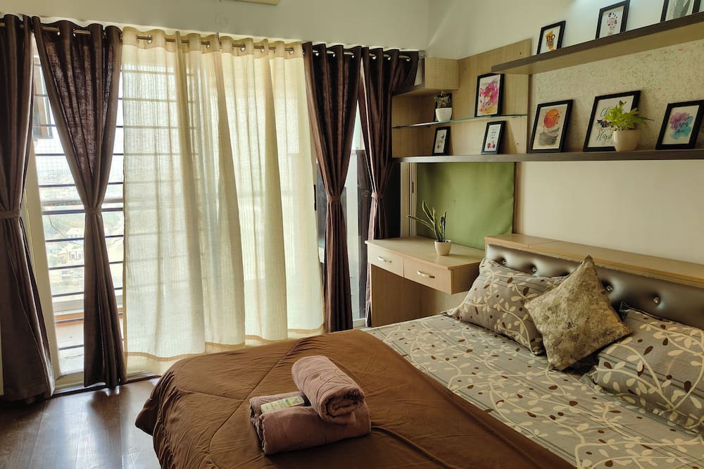 Indore Apartment | Marvelous 3-bedroom apartment with AC in Indore