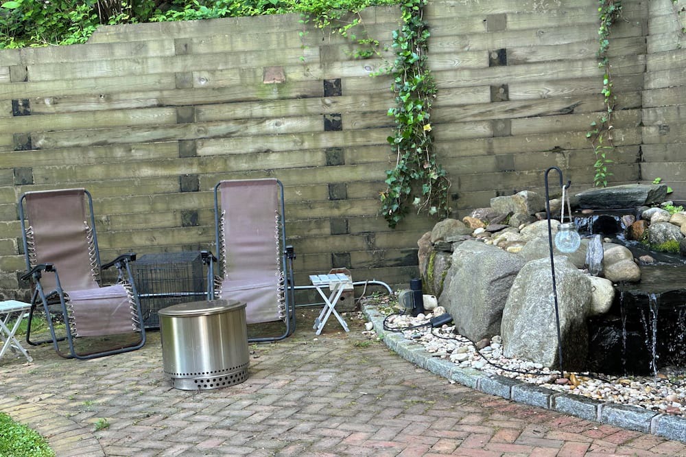 Baiting Hollow House | Walk to beach in this charming home with ac and wifi