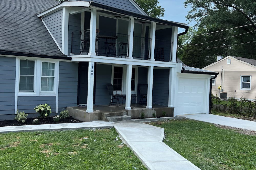 Plainfield House | 6 bedroom house in Plainfield. Located near airport and Speedway.
