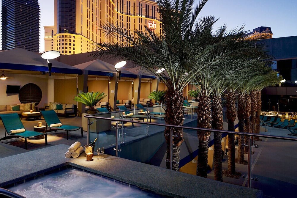 Las Vegas Strip Apartment | Luxury Hilton ~ On the Strip ~ ALL INCLUDED