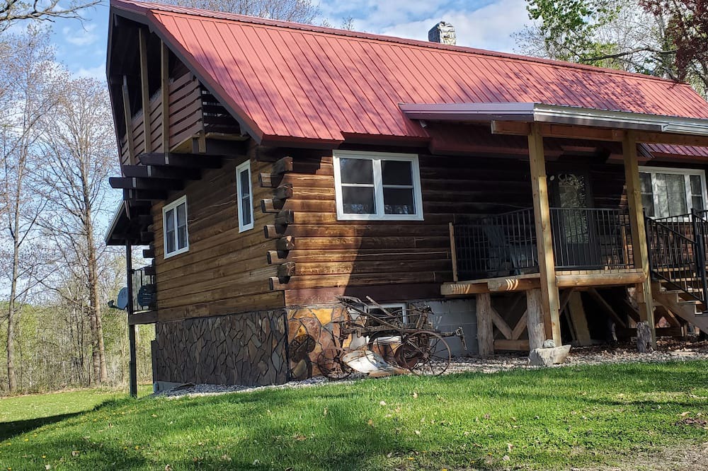 Osage Cabin | Simple log cabin ready for boats, horses, and you!