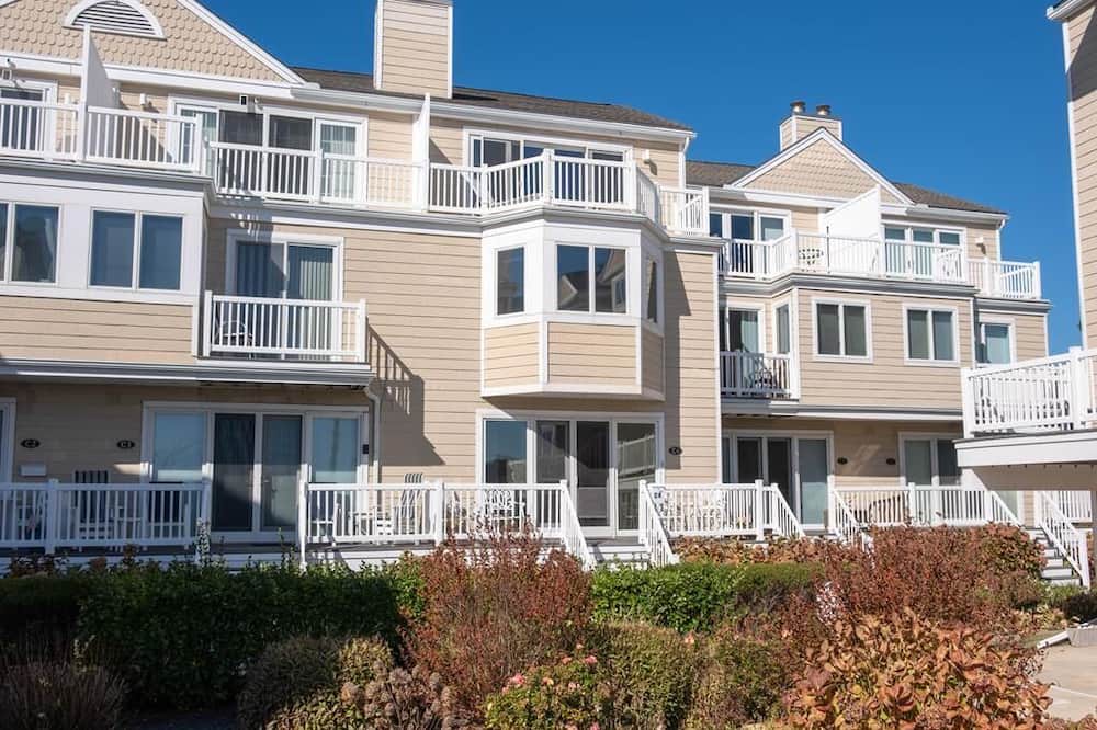 Cape May Condo | Philadelphia Beach Condo offering unobstructed beach views!