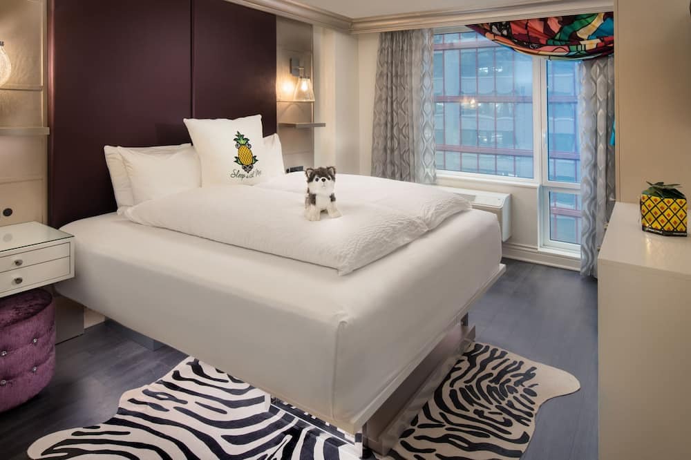 Garment District House | Stunning Room: Comfy King Bed, Unique Decor - NYC Hub