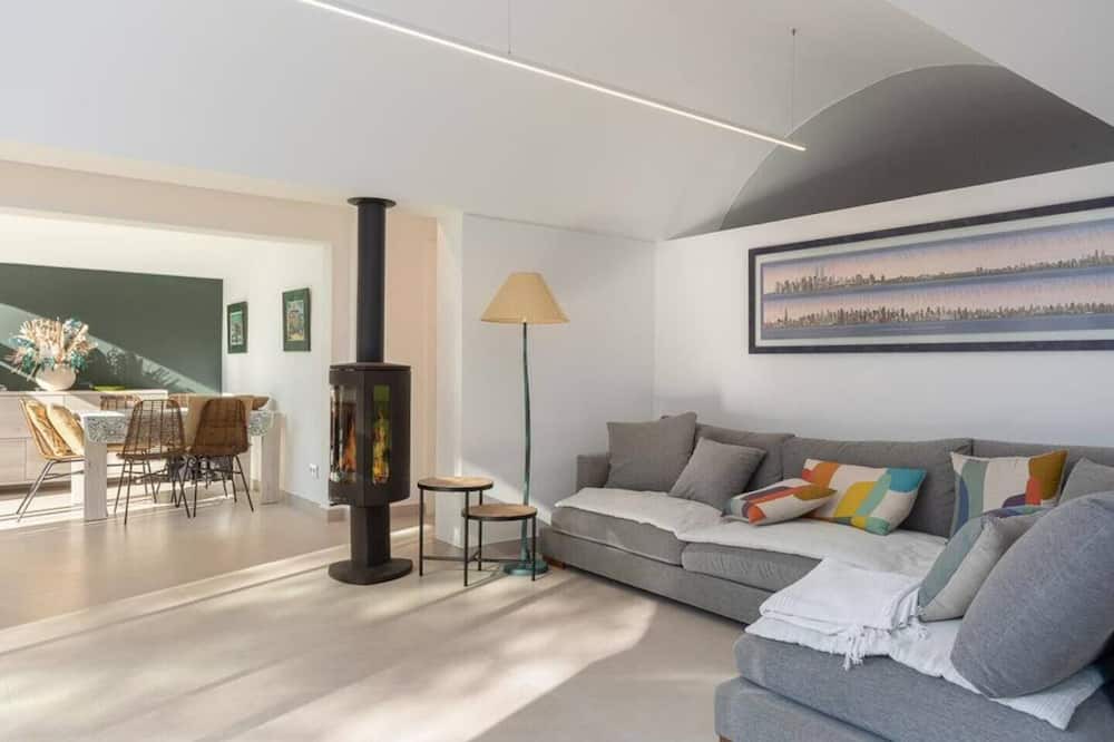 Tamariu Villa | 6-bedroom villa with private pool and parking in marvelous Tamariu