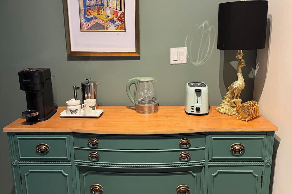 North Central Edmonton Apartment | The Novel Nook in the Brewery District close to Downtown