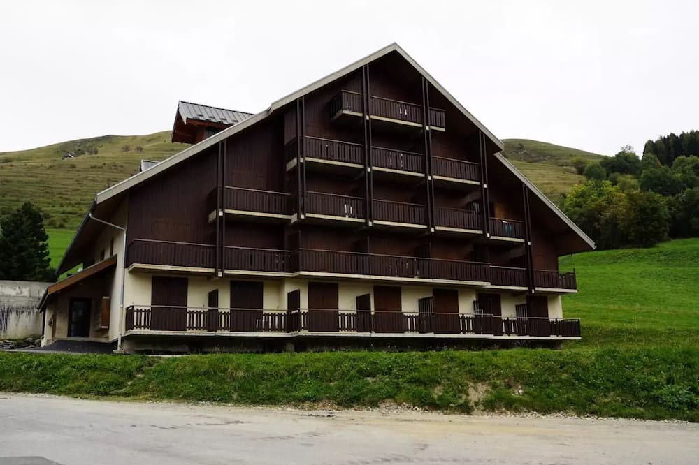 Saint-Jean-d'Arves Apartment | Residence Le Balcon De L'alpe - Apartment 6 people in small condominium near the slopes