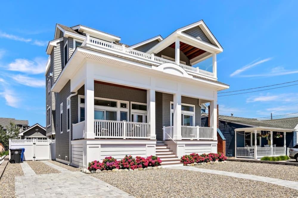 Beach Haven House | Modern Coastal Escape – New Construction, Family-Friendly, Walk to Beach