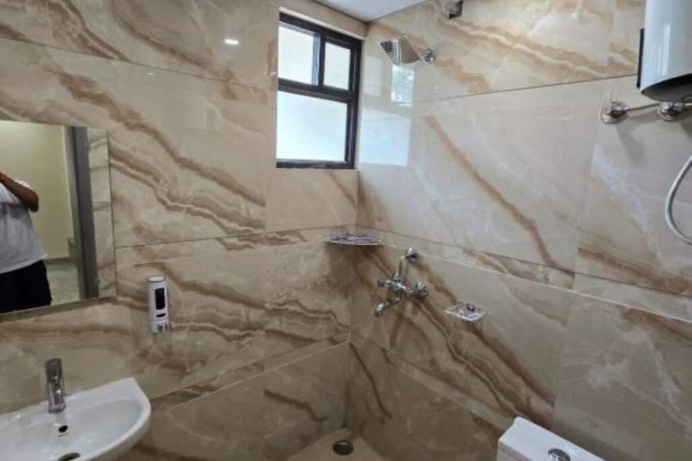 Agra House | Zipcode Stay : Deluxe Queen Roomn