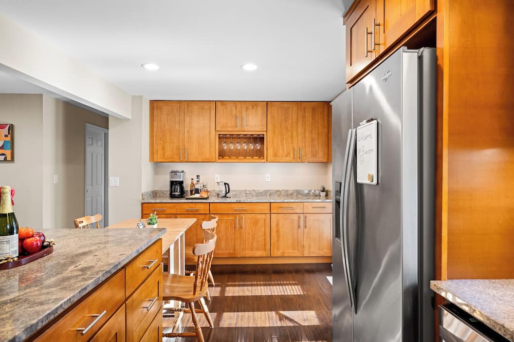 Renton House | Spacious 4-bedroom house with WiFi in peaceful Renton