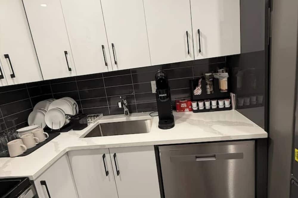 Sage Hill House | Cozy 2-Bedroom Short-Term stay in Calgary, AB. Canada.