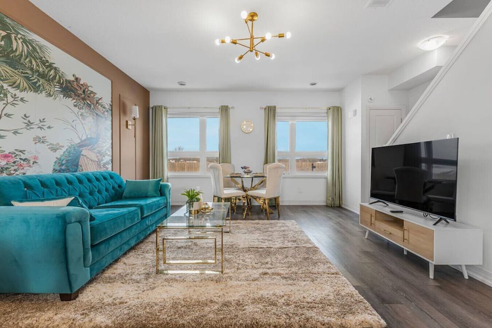 Niagara Falls Apartment | LUX - Designer Penthouse Apt with Rooftop And Parking