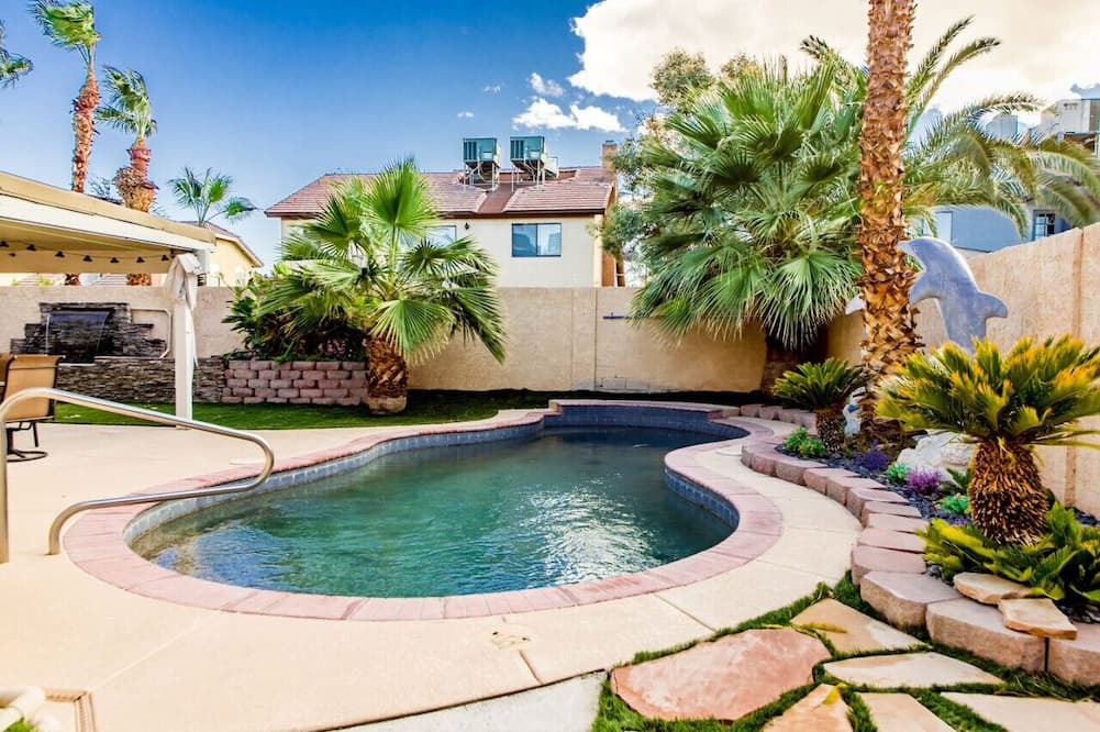Paradise House | Night at the Roxford 4b 3ba Pool