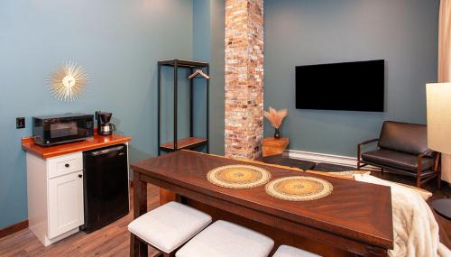 Downtown - Waterfront Apartment | The Intrepid Rentals