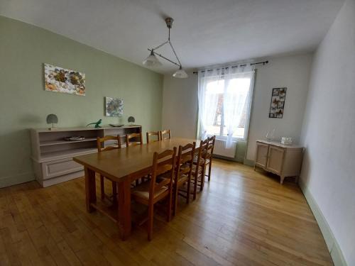 Arnay-le-Duc House | Les pivoines