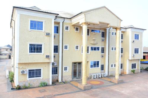 Benin City Hotel | ZAFIKE ROYAL Hotel