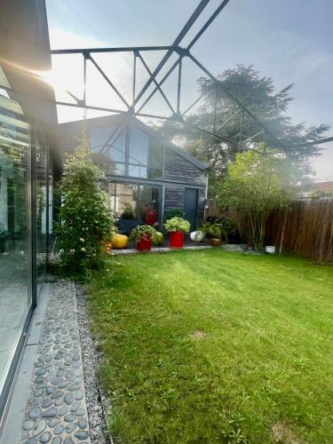 Melun House | Loft avec Piscine Intérieure et Jardin