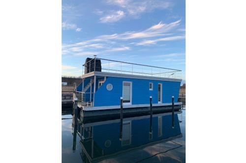 Heiligenhafen Boat Rental | Hausboot Fehmarnsund