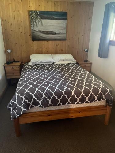 Salmon Arm Hotel | ViewPoint RV & Cottages
