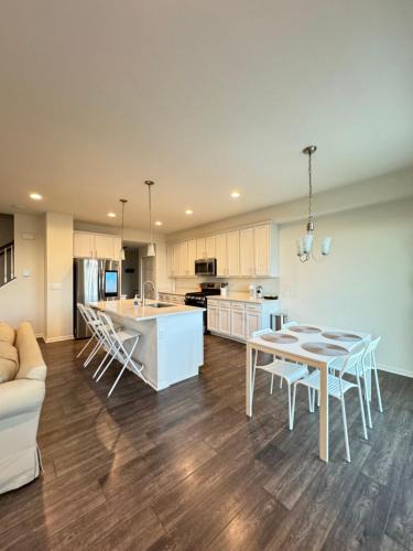Fox Valley House | Townhome in Aurora