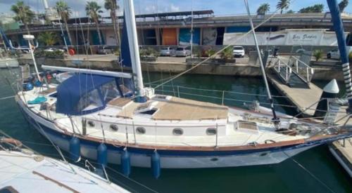 Sant Adria de Besos Boat Rental | Vintage and cozy sailing boat in Barcelona