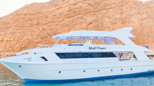 Sharm El Sheikh Boat Rental | VIP Yacht Daily RENT