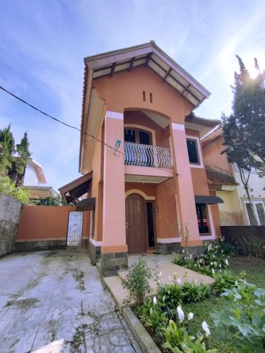 Cipanas Villa | Villa Bukit Cipendawa, Cipanas Puncak