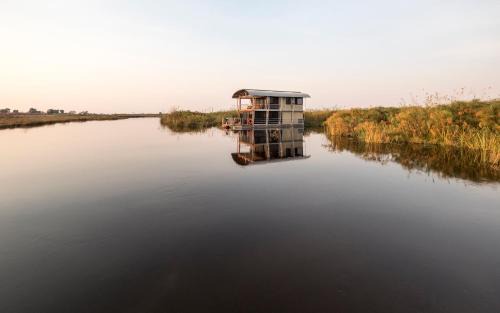 Kongola Boat Rental | The Namushasha River Villa