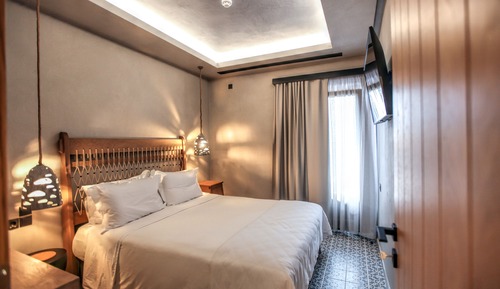 Premium Suite, 1 King Bed with Sofa bed, Hot Tub, Mountain View