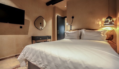 Premium Suite, 1 King Bed with Sofa bed, Mountain View
