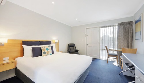 Deluxe Room, 1 Queen Bed, Jetted Tub