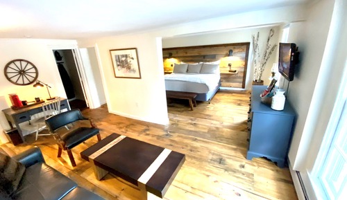 Inn Room 2, Premier Room, 1 King Bed and 1 Queen Sofa Bed, Non-Smoking