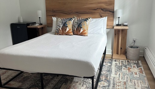 Economy Room, 1 Queen Bed