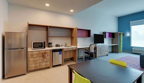 Suite, 1 King Bed, Accessible (Roll-In Shower)