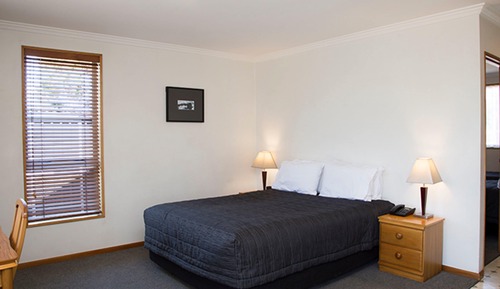 One Bedroom Spa Bath Apartment, Two Queens