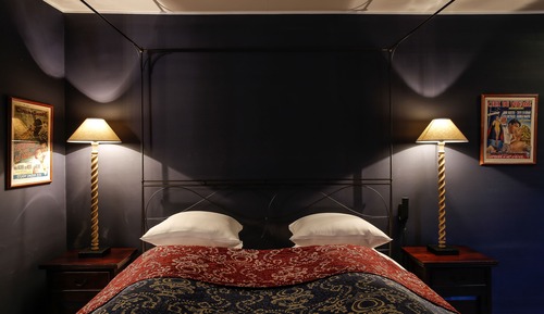 Superior Room, Bathtub