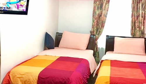 Deluxe Twin Room, 2 Twin Beds, Shared Bathroom