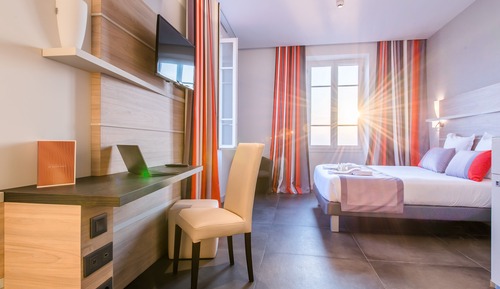Suite, Sea View