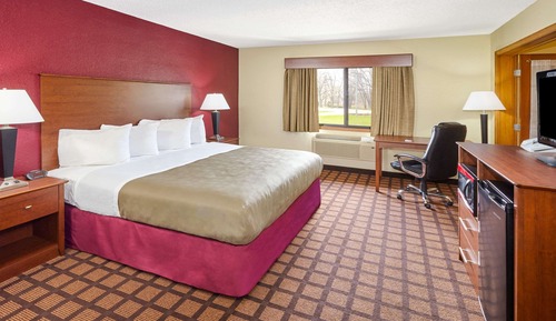 Suite, 2 Bedrooms, Non Smoking (1 King Bed and 1 Queen Bed)