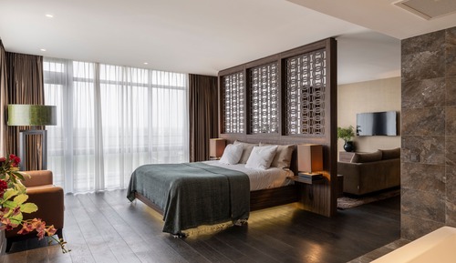 Executive Suite, Jetted Tub