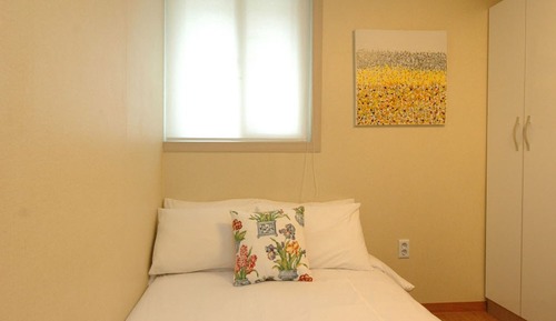 Premium Single Room (Self check in until 11:30 PM)