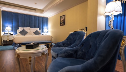 WA Club King Suite with Jacuzzi