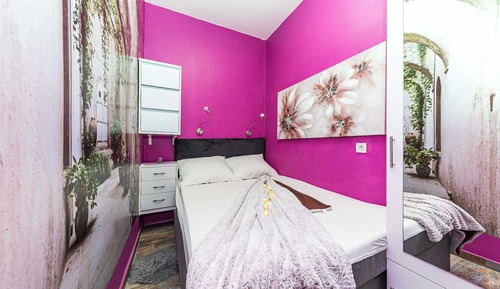 Studio (Studio Apartment)