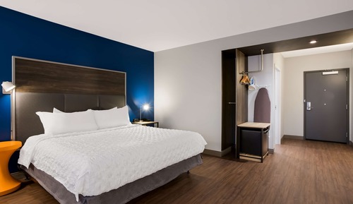 Room, 1 King Bed, Accessible, Bathtub