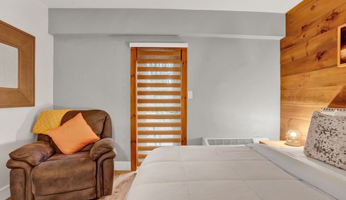 Barn Suite 1