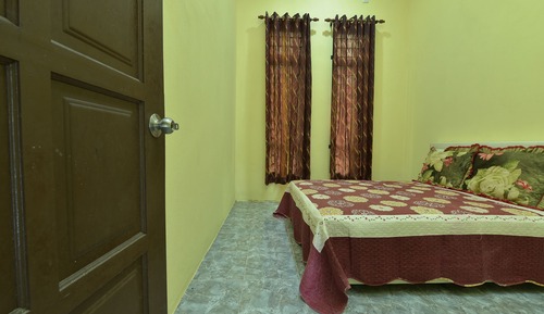 Room, Shared Bathroom