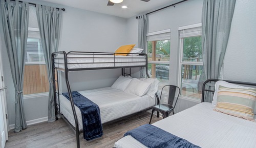 House (4 Bedrooms)