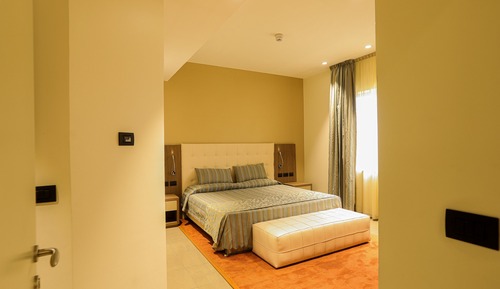 Premium Suite