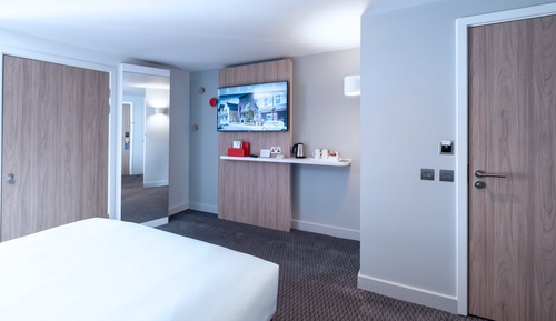Standard Room, 1 Queen Bed, Accessible (with Free Hot Breakfast)